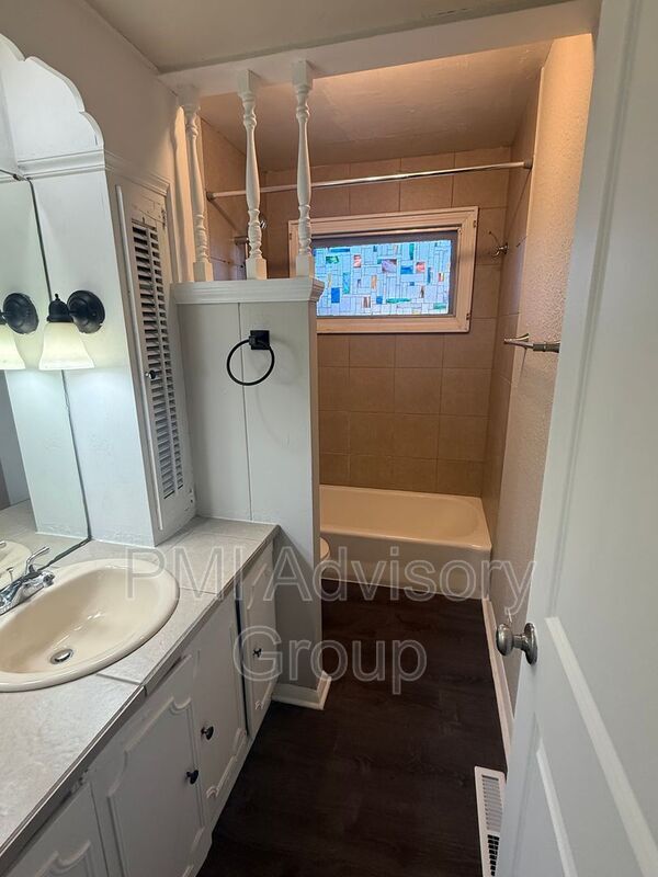 3105 SE Adams St, Topeka, KS 66605 - photo 5