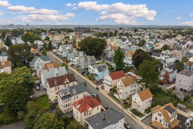 Colorful homes line the spacious side streets of Glendale.