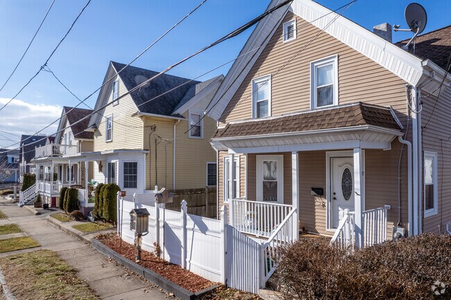South Elmwood houses feature diverse styles to suit every taste.