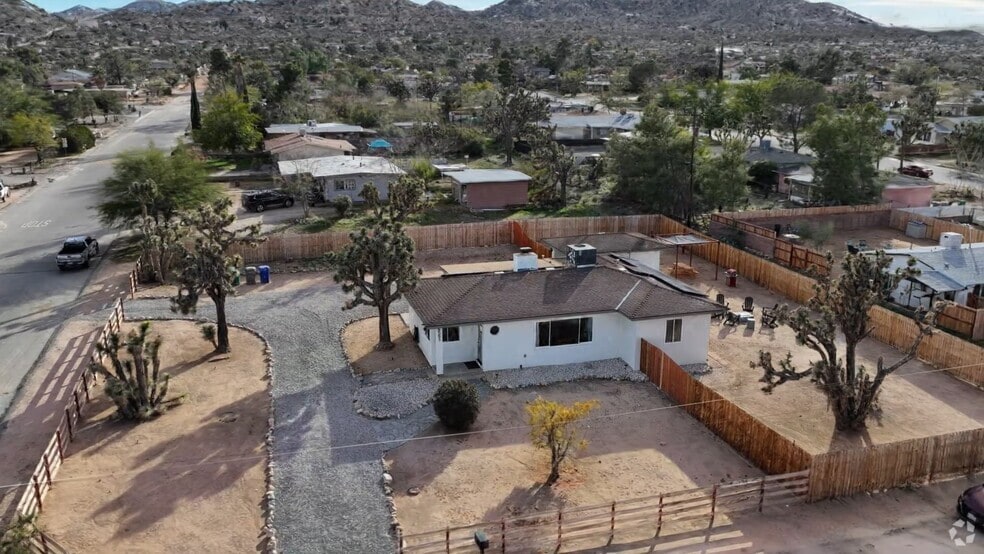 55585 Onaga Trail, Yucca Valley, CA 92284 - photo 2