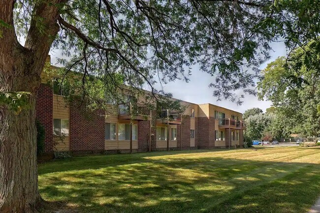 Somerset Apartments, Flushing, MI 48433 - photo 2