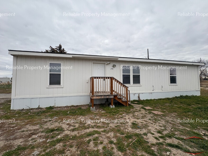 254 N 700 W, Blackfoot, ID 83221 - photo 1