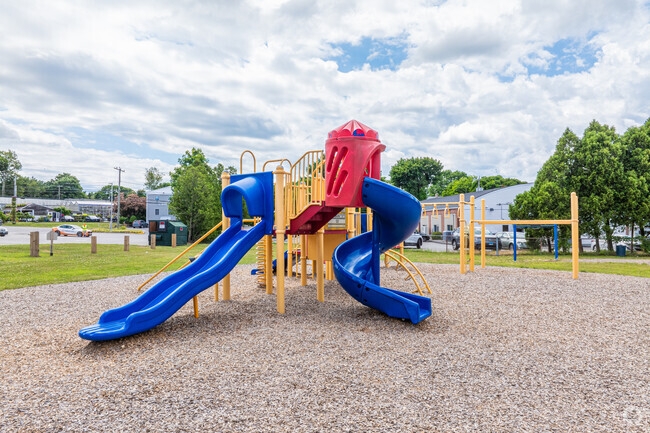 Niantic Center School offers a student teacher ratio of 11:1.