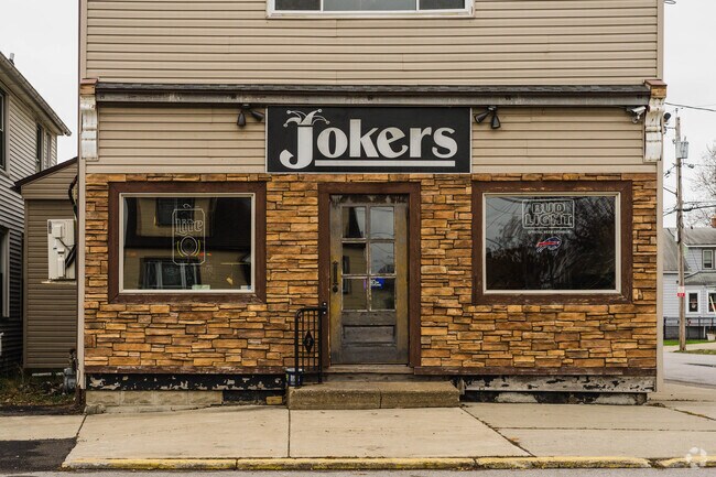 Jokers is a local favorite to watch sport games.