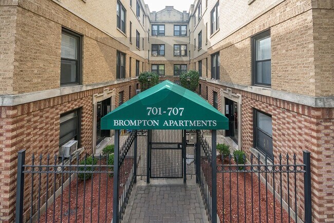 711 W Brompton Ave unit 703-10, Chicago, IL 60657 - photo 2