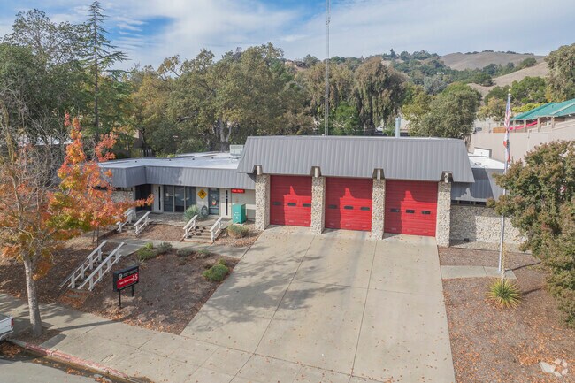 Peardale Estates is serviced by the nearby Lafayette Fire Department.