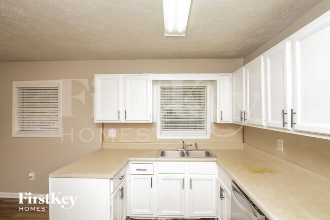 2422 Chestnut Log Ln, Lithia Springs, GA 30122 - photo 7