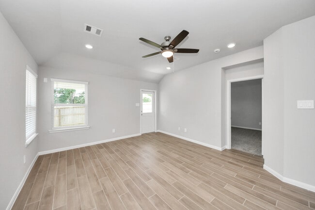 19560 Stripe Hill Bend, Montgomery, TX 77356 - photo 3