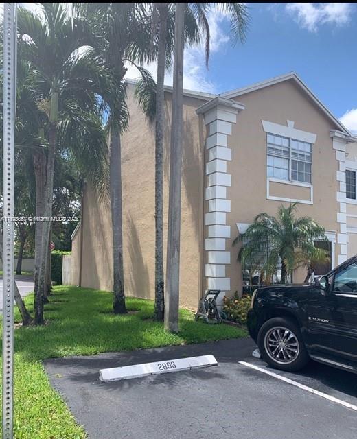 2893 Belmont Ln, Hollywood, FL 33026