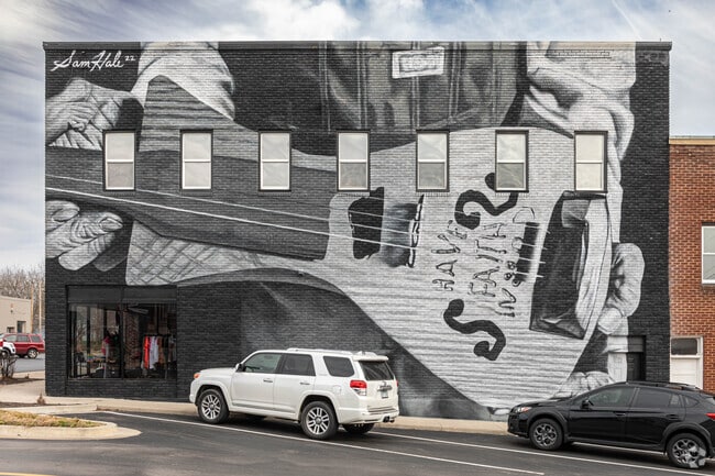 Murals add interest to the Gravette streets.