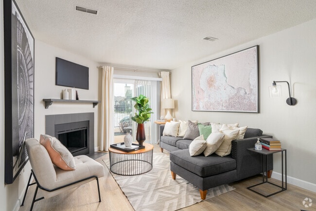 Metro on 5th, Saint Charles, MO 63303 - photo 3