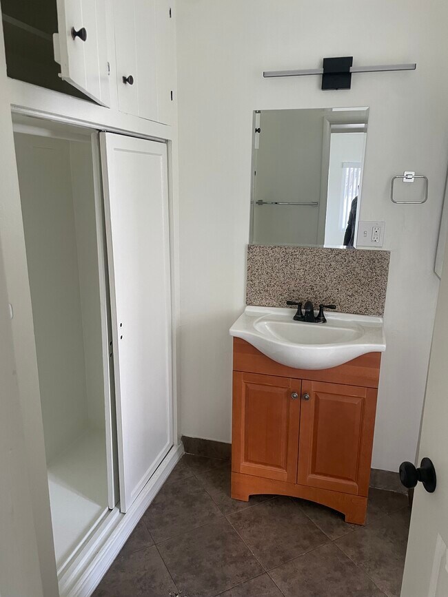 8974 Cadillac Ave, Los Angeles, CA 90034 - photo 4