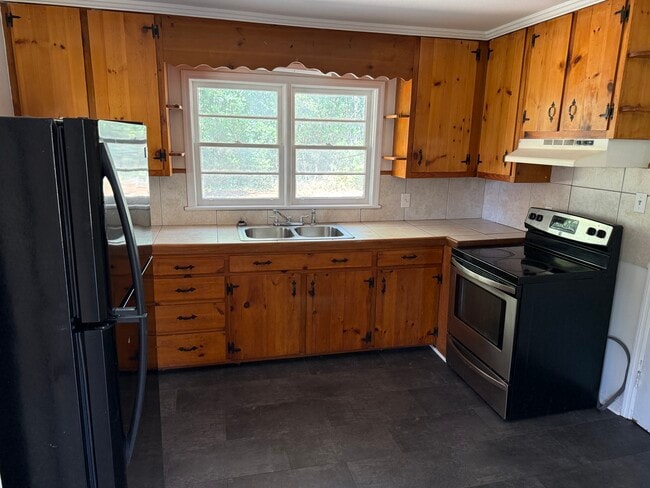 1609 Woodrow Ave, Dublin, GA 31021 - photo 2