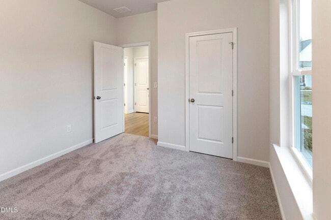 521 Olivia Crossing Ct, Four Oaks, NC 27524 - photo 3