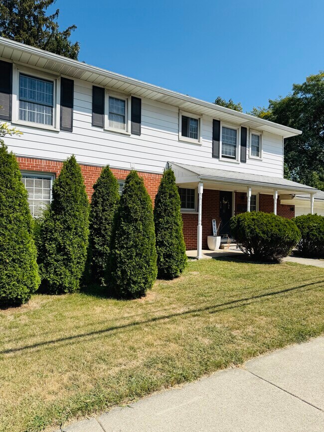 1414 Crooks Rd unit 2, Royal Oak, MI 48067 - photo 6