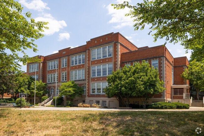 Highland Park Elementary School has a student to teacher ratio of 15:1.