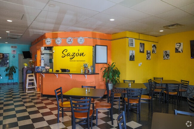 For a sit-down restaurant in Power, head to nearby Sazón, an eatery with Mexican breakfast..