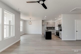 8186 E Bright Angel Dr, Nampa, ID 83687