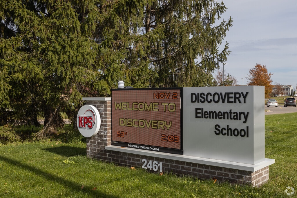 Discovery Elementary School has an overall rating of A- on Niche.com.