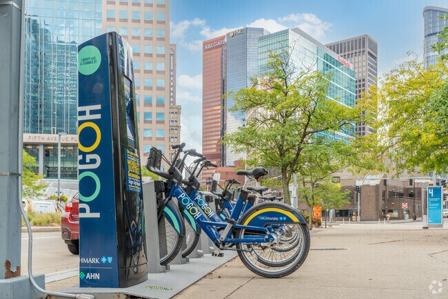 Pogoh is a non-profit providing bike transportation for Pittsburgh and Market Square.