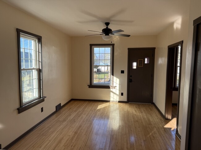 3747 E Pulaski Ave, Cudahy, WI 53110 - photo 4