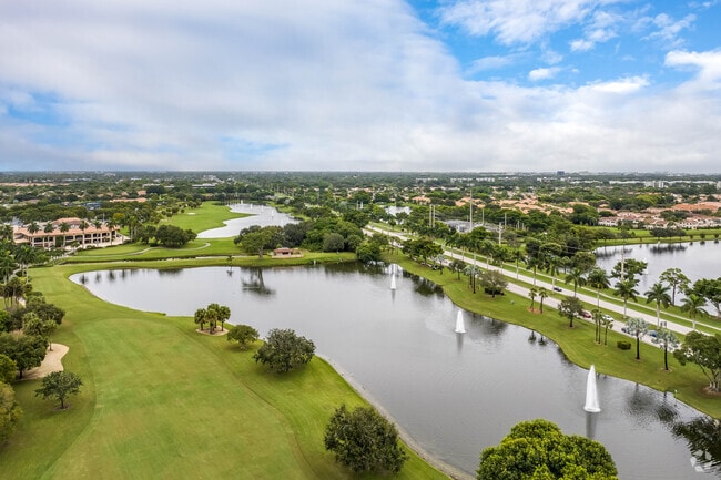 Boca del Mar’s scenery is defined by golf courses and stunning waterfront views.