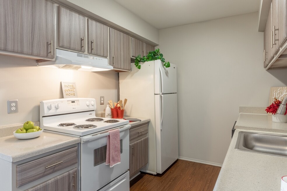 Farmington View Apartments - Farmington Hills, MI, Farmington Hills, MI 48335 - photo 1