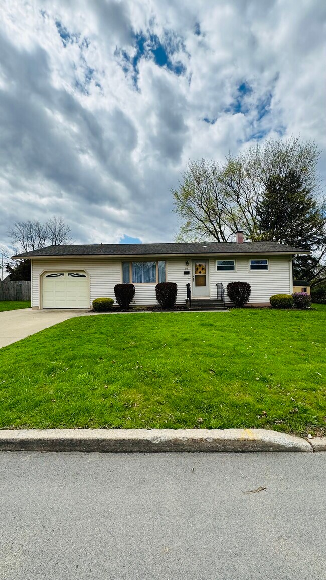 913 Arnold Ave, Utica, NY 13502