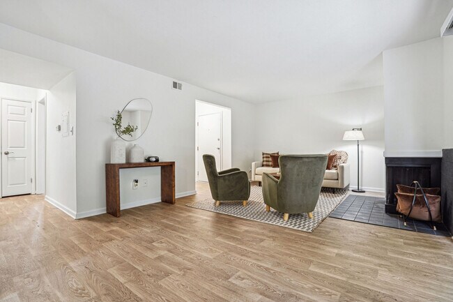 Woodbridge Apartments, Fort Wayne, IN 46825 - photo 4