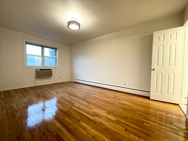 4305 49th St unit 3, Sunnyside, NY 11104 - photo 3