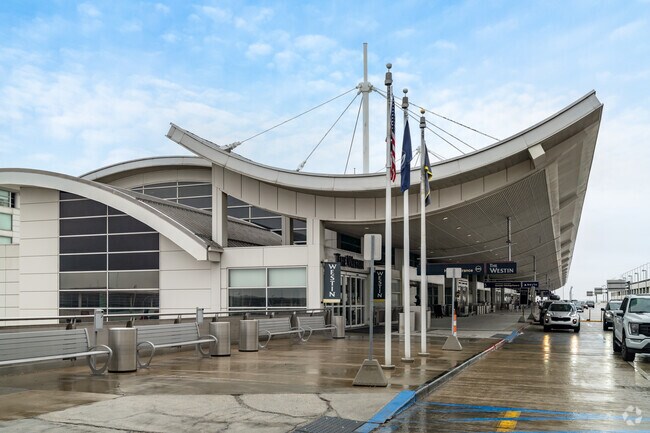 Pick up loved ones with ease when they fly into Detroit Metro Airport (DTW) in Romulus.