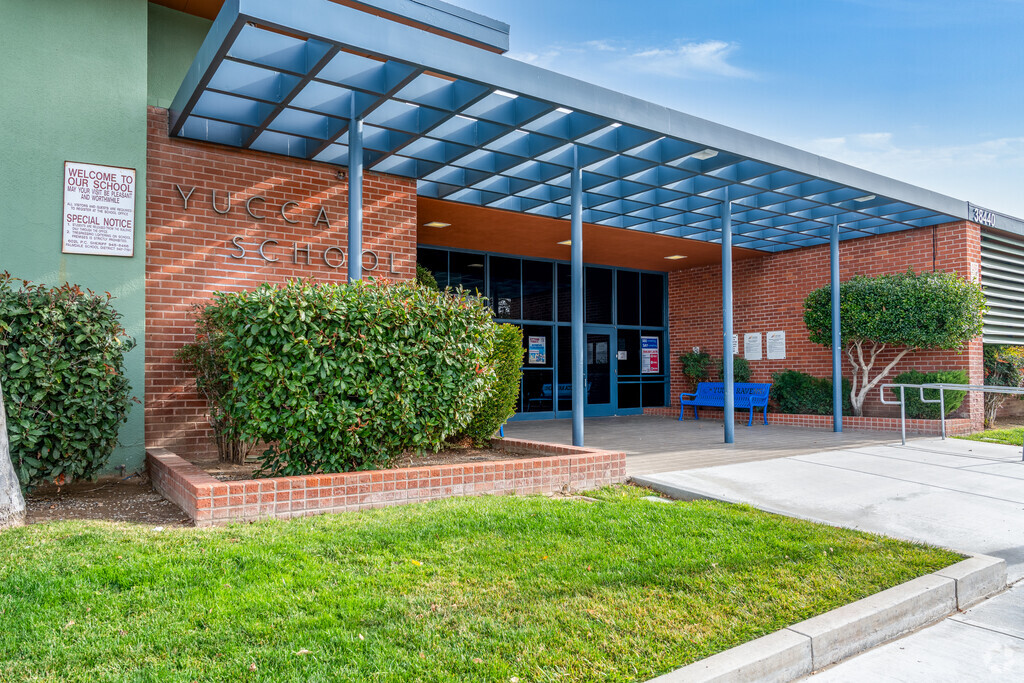 Yucca Elementary School, Rankings & Reviews - Homes.com