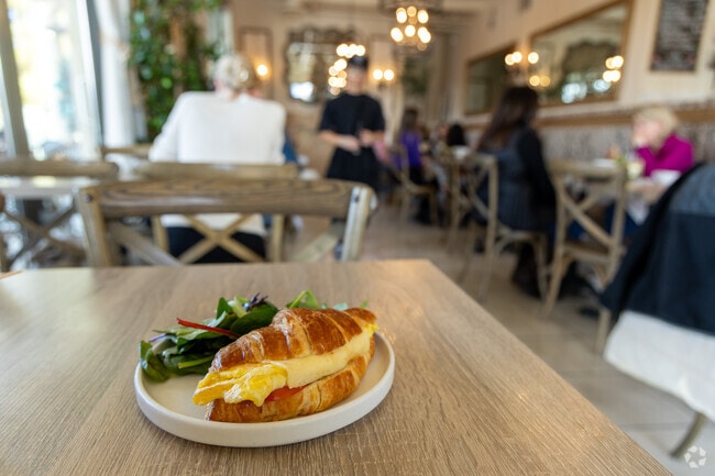 Southern Highlands is home to a variety of gourmet restaurants and boutiques.