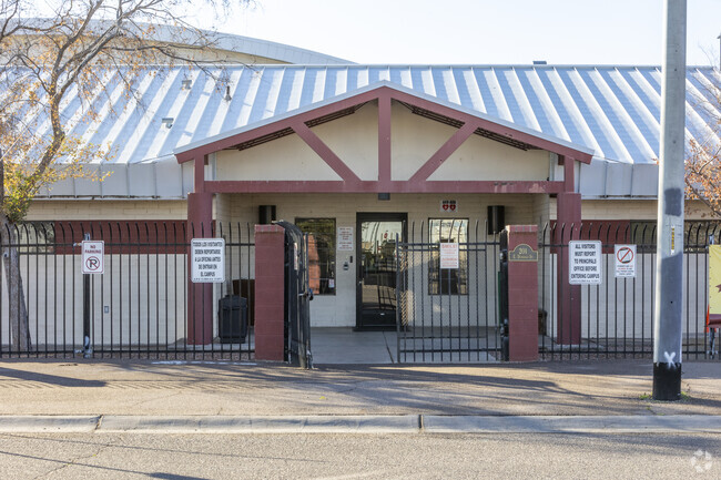 Phoenix’s Academia Del Pueblo gets a grade of D- from Niche.com.