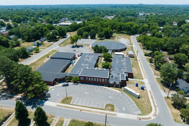 Zoomed out you can see the entire school and parking lot of DuPont Elementary School.