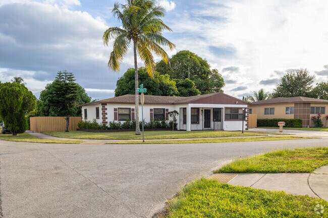 Palm trees adorn many of the front yards in Sunray West.