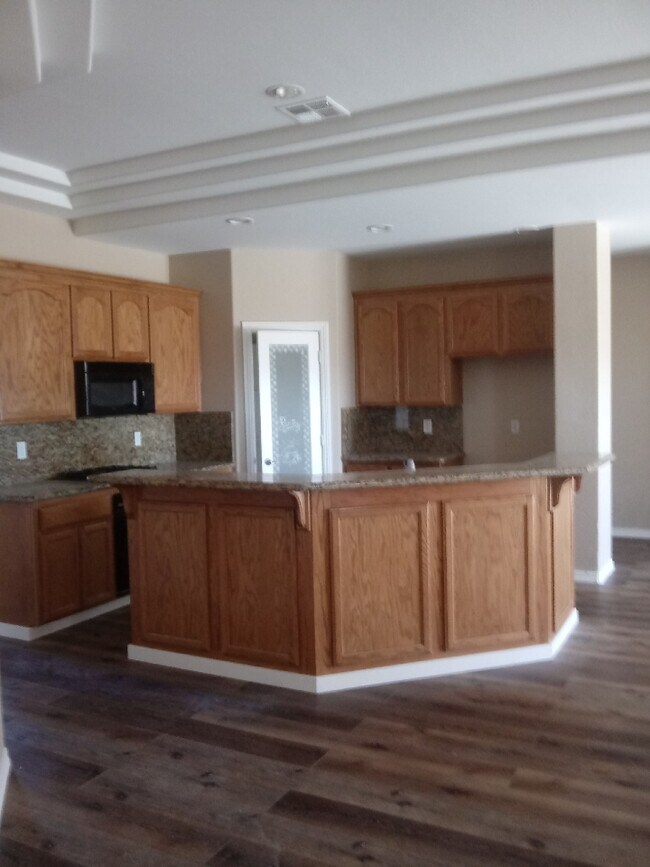 10632 Camille Ct, California City, CA 93505 - photo 4