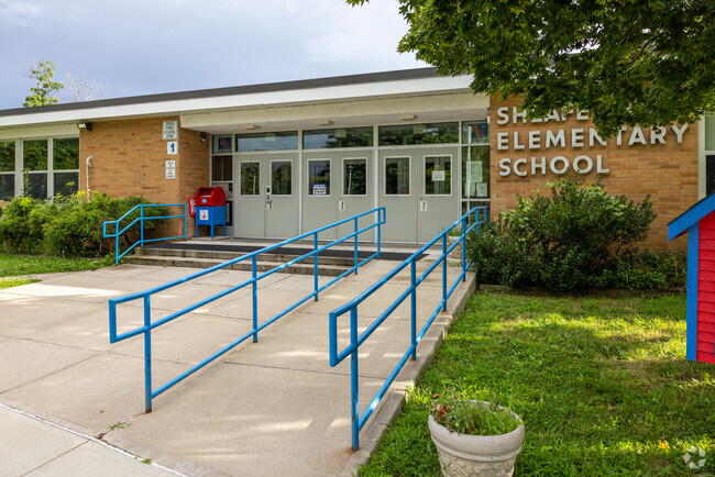 Sheafe Road Elementary School is an above average, public school located in Wappingers Falls.