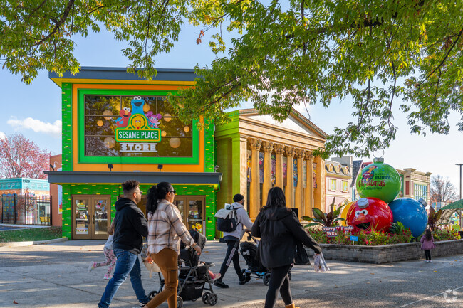 Violetwood families visit Sesame Place for a day of fun.