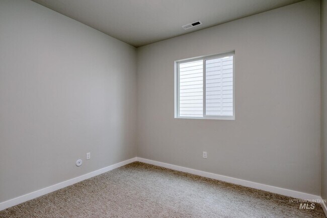 898 N Mirror Creek Way, Meridian, ID 83642 - photo 7