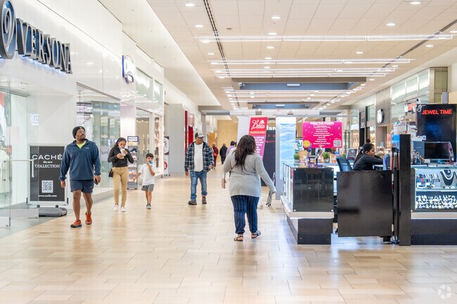 Take a short drive and visit the shopping malls of Mobile near Summerville.