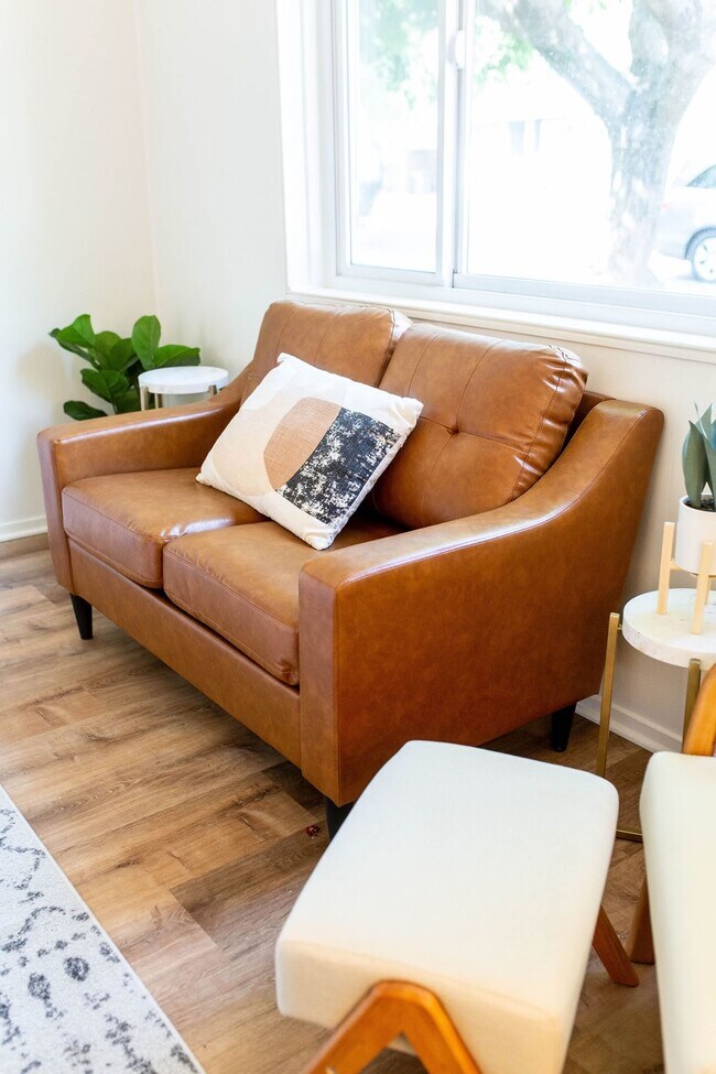 2945 West Way unit Modern Furnished Stu, Redding, CA 96002 - photo 5