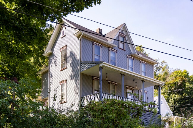 Stunning older homes are commonly found in Kernville.