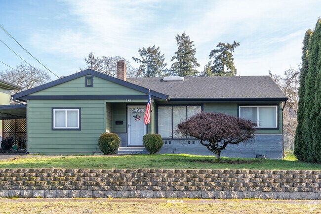 Original Arts and Crafts-era homes from the beginning of the twentieth century were built closer to the historic city center.