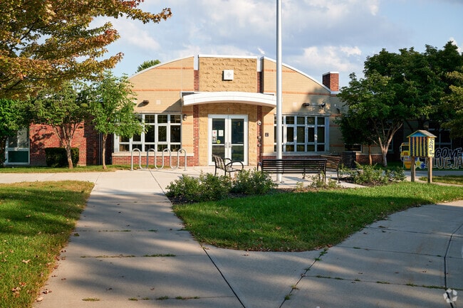 Buckman Heights Elementary School has 358 students in grades 3-5.