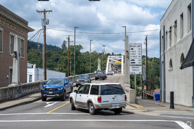 Downtown Oregon is right near theCaufield neighborhood.