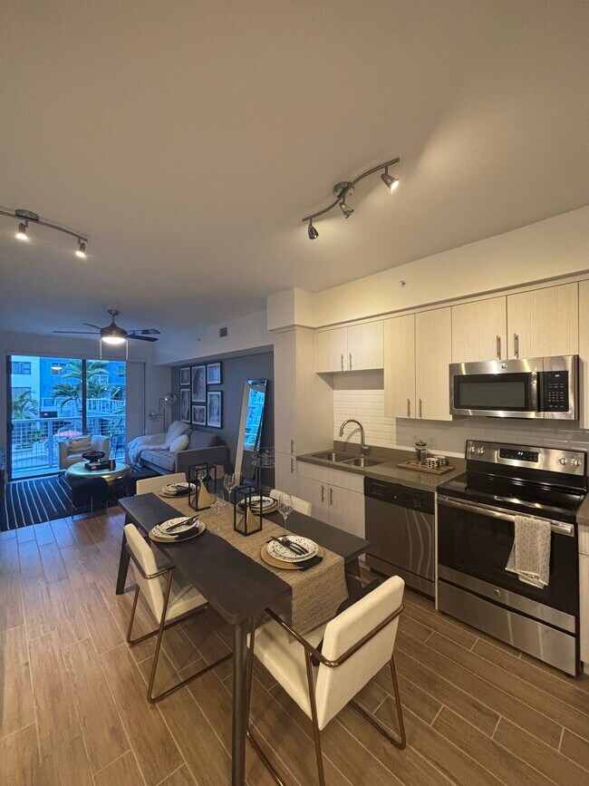 2051 NE 167th St unit A2, North Miami Beach, FL 33162 - photo 2