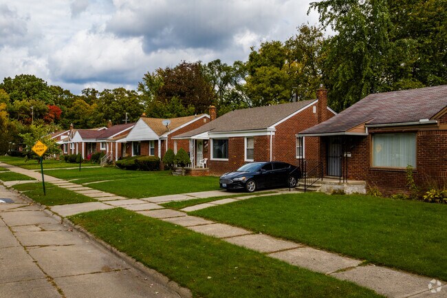 Homes in Evergreen Lahser sit on cozy, well-maintained lots.