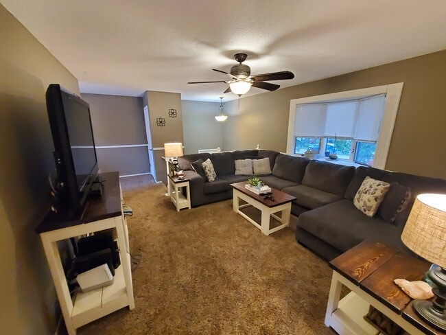 2201 E Tracy Ln, Sioux Falls, SD 57103 - photo 2