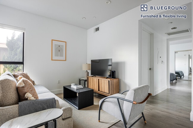 4227 Mclaughlin Ave unit FL2-ID1310, Los Angeles, CA 90066 - photo 3